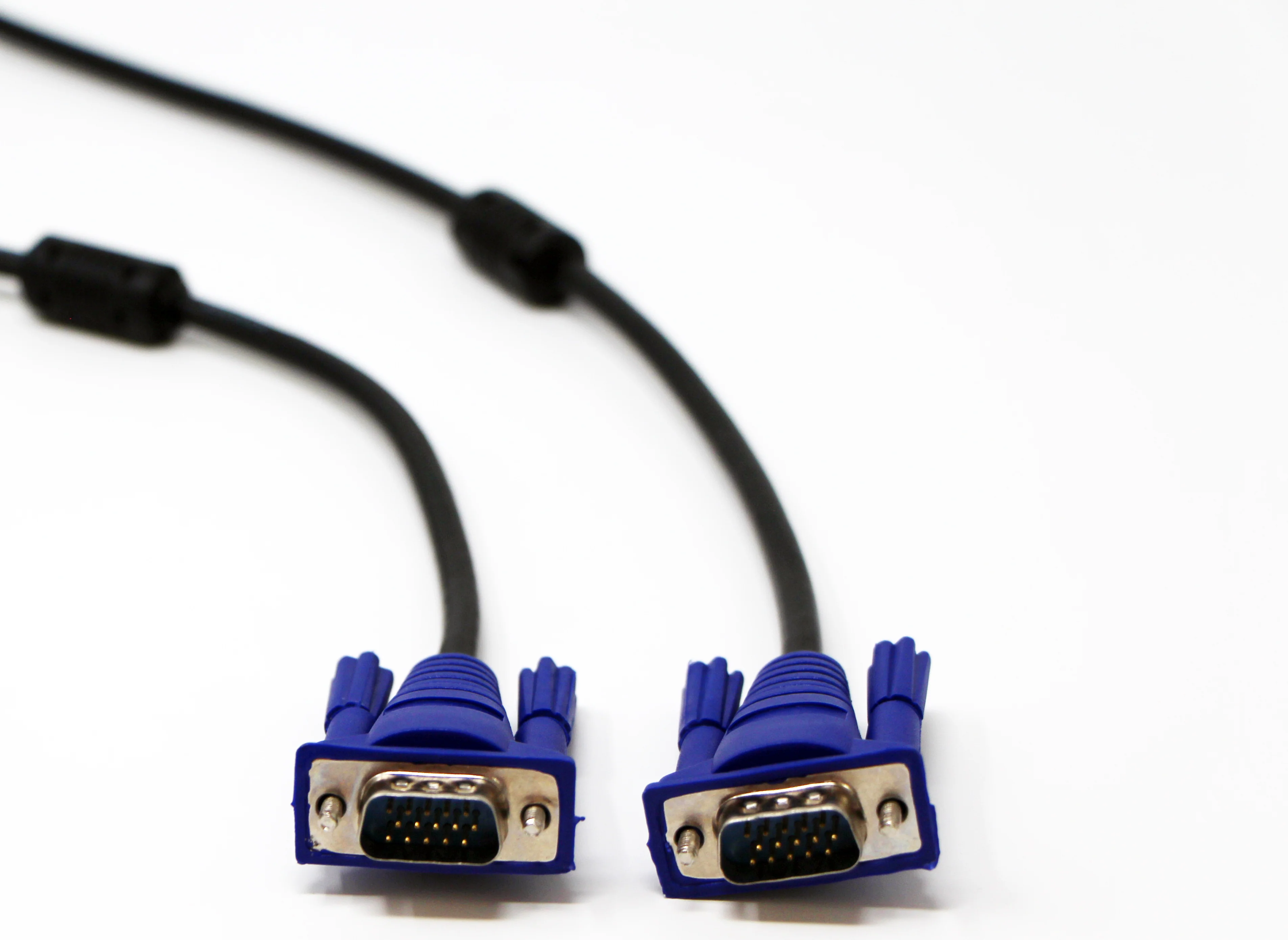 VGA Cable 100ft - Computer / Monitor / Projector / PC / TV Cord 15 PIN, 100 Feet Long Video Cord - Image 4